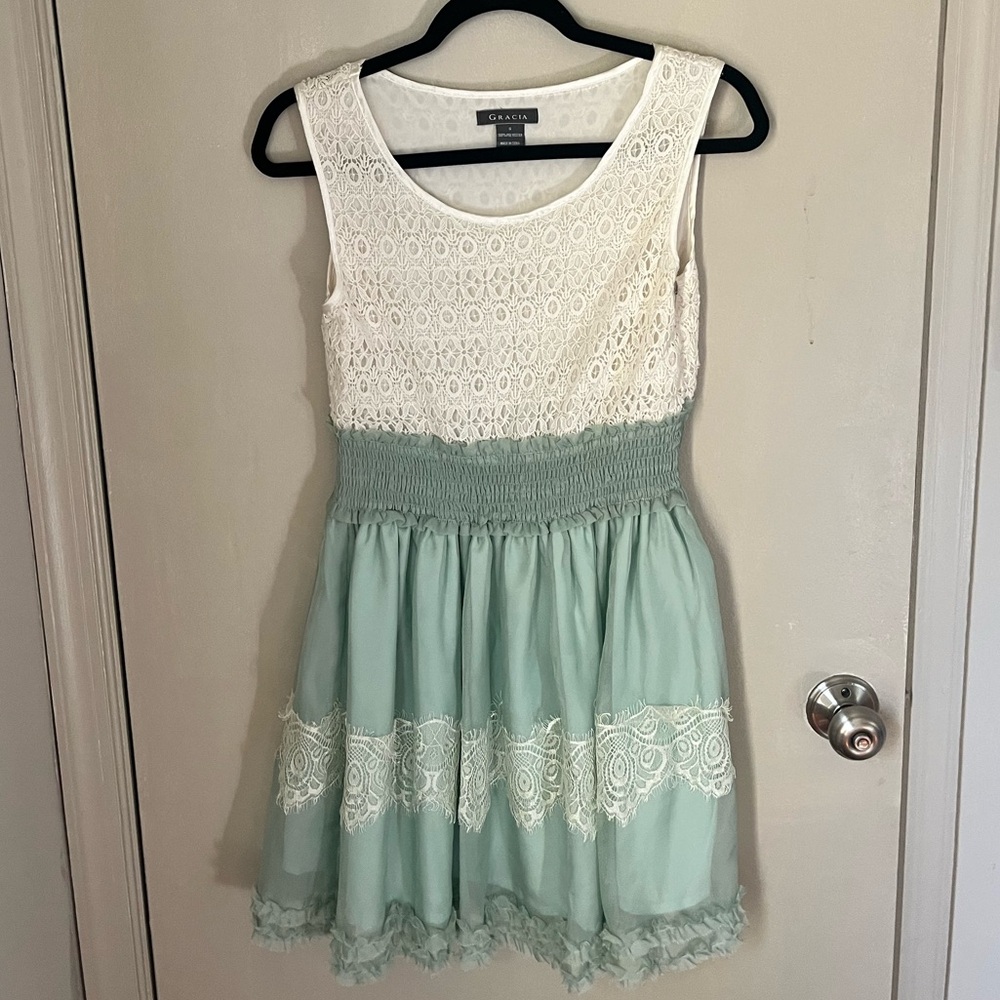 Anthropologie Gracia white lace and light green dress size small S